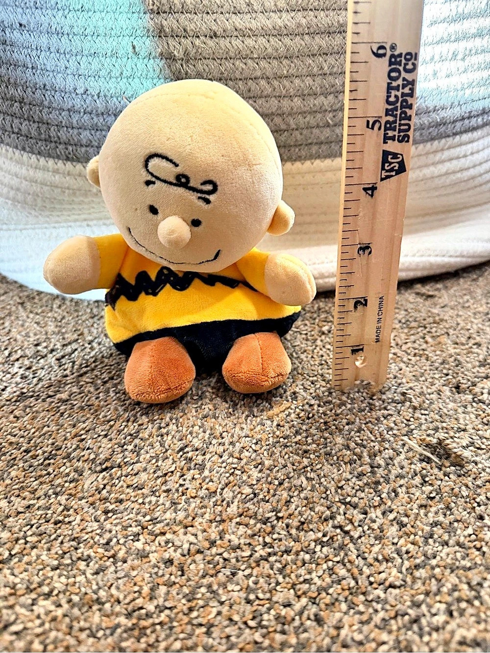 Aurora Peanuts Charlie Brown Palm Plush Yellow & Black